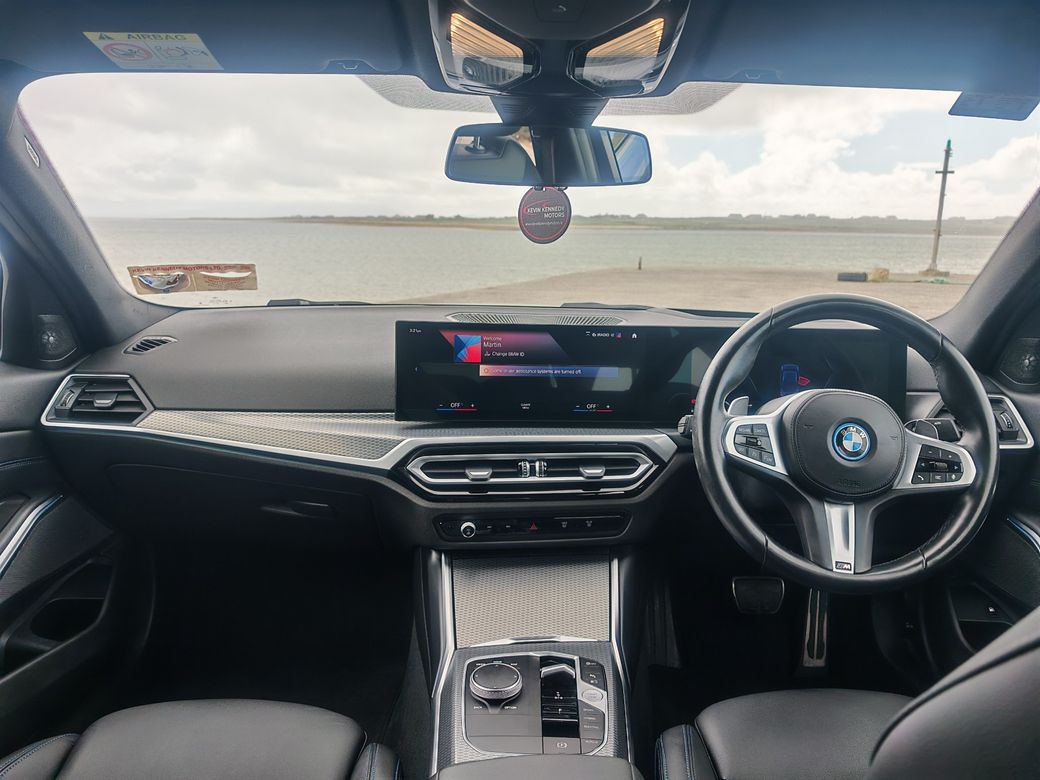 2023 BMW 330