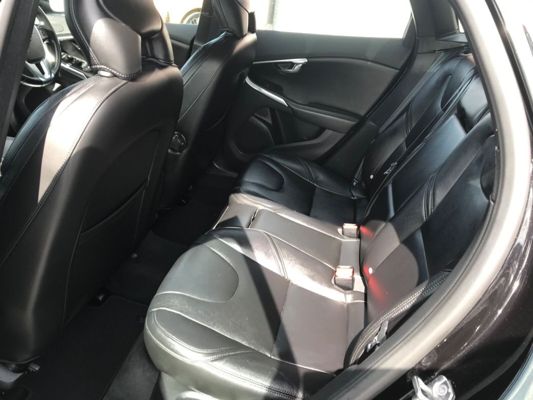 2018 Volvo V40