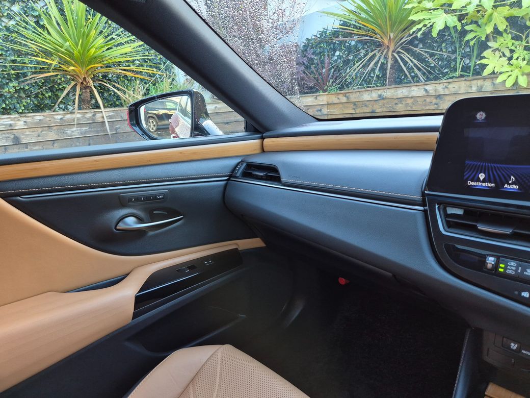 2022 Lexus ES 300h