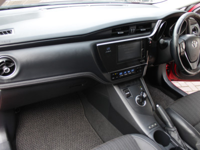 2017 Toyota Auris