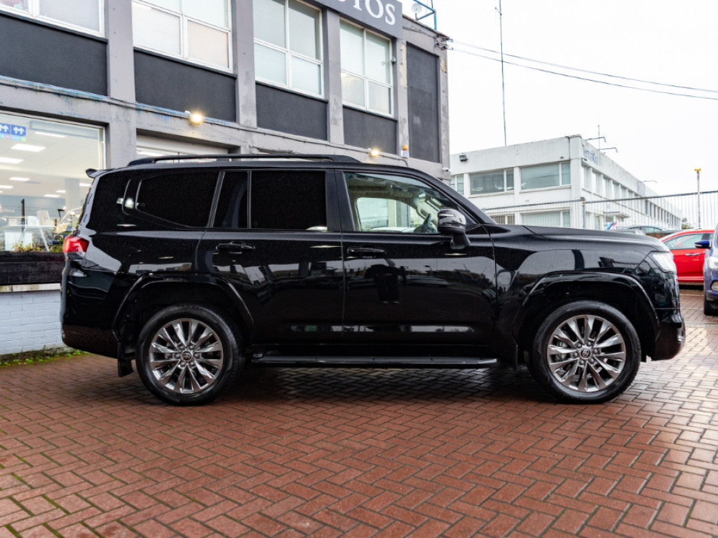 2023 Toyota Land Cruiser Amazon