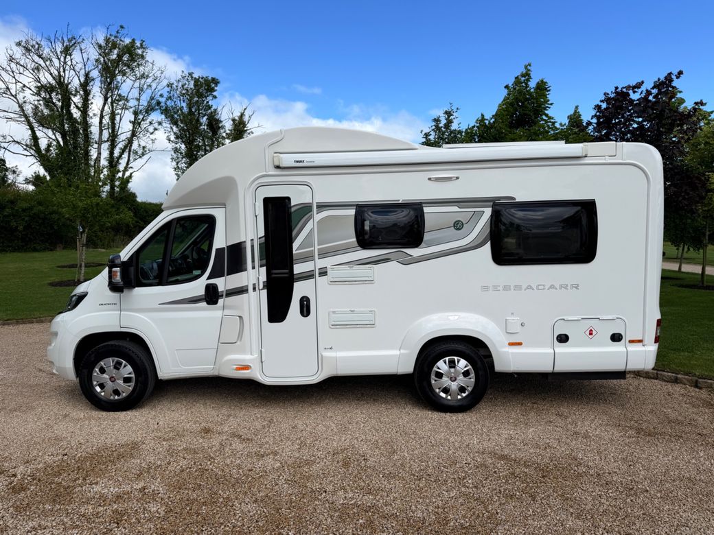 2016 BESSACARR 462 LOW PROFILE R.H.D 