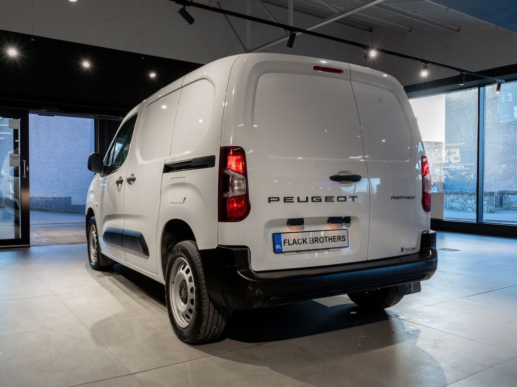 2025 Peugeot Partner