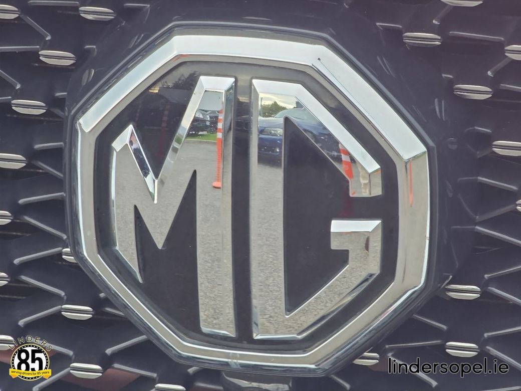 2022 MG HS