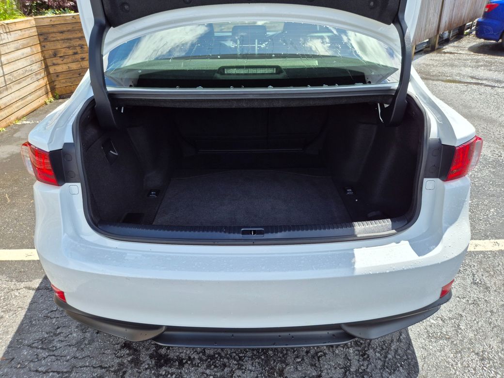 2015 Lexus IS 300h