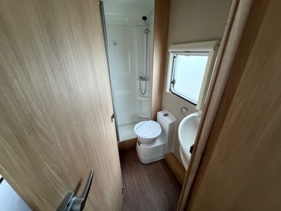 2019 WEINSBERG  CARA SUITE 650 R.H.D 