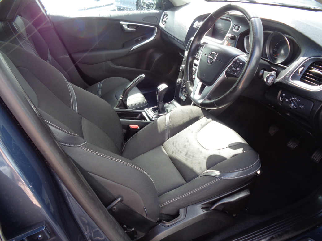 2017 Volvo V40