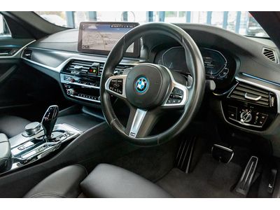 2023 BMW 530