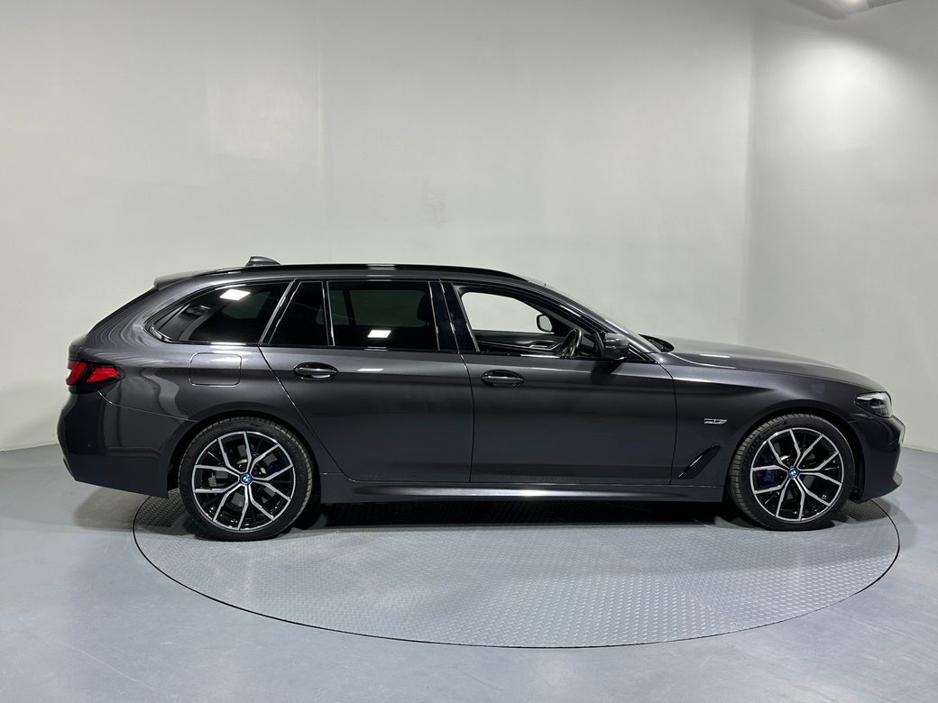 2021 BMW 530