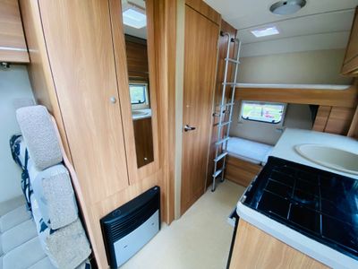 2011 SWIFT  ESCAPE 696 R.H.D MANUAL 6 BERTH