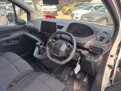 2022 Peugeot Partner
