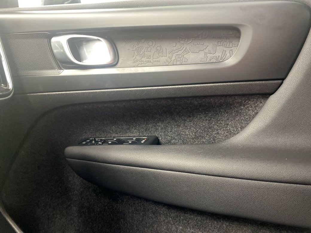2023 Volvo XC40