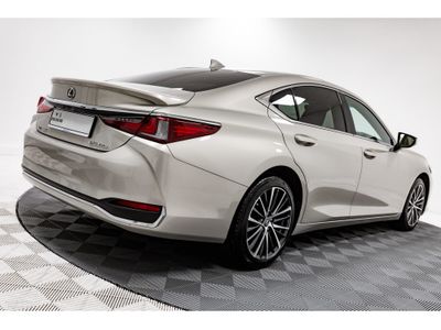 2023 Lexus ES 300h