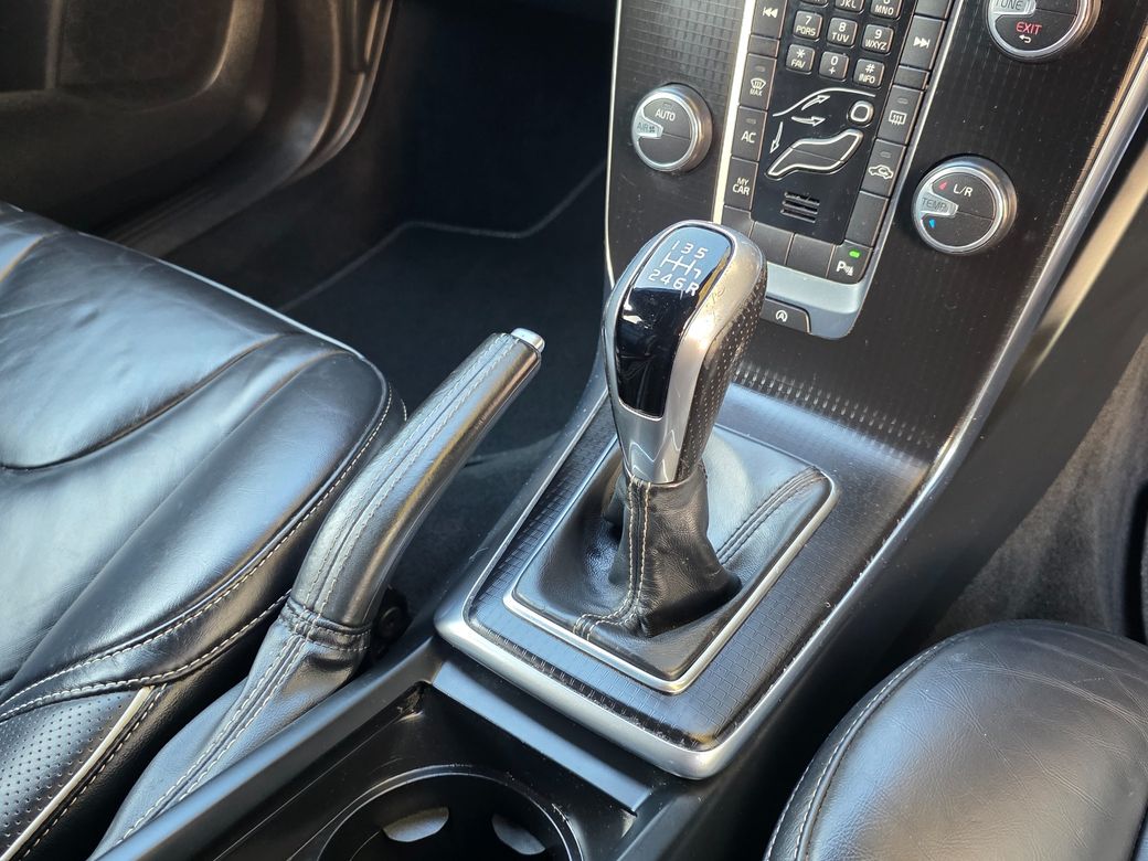 2017 Volvo V40