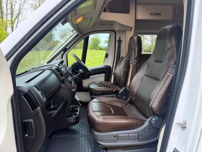 2019 WEINSBERG  CARA SUITE 650 R.H.D 