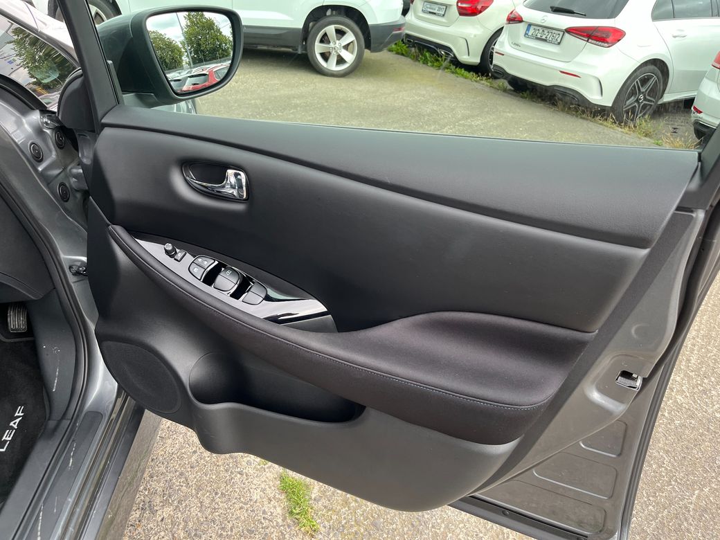 2025 Nissan Leaf