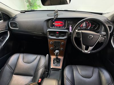 2017 Volvo V40
