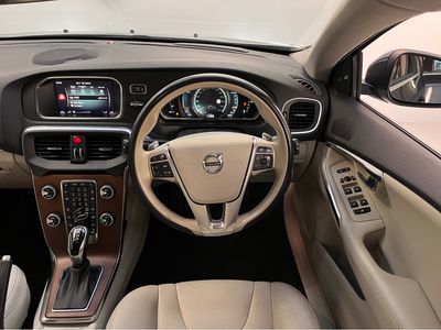 2017 Volvo V40