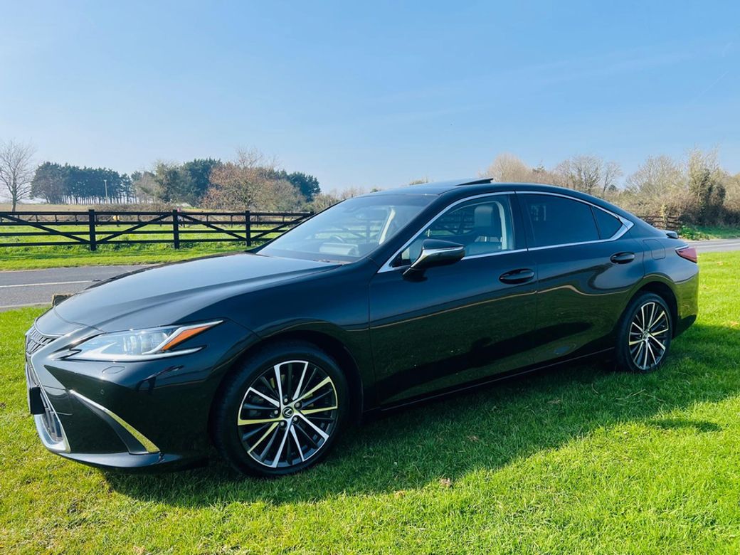 2023 Lexus ES 300h