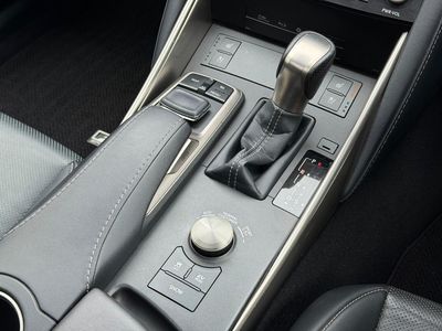 2018 Lexus IS 300h