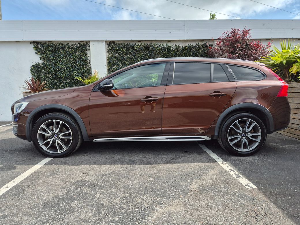 2017 Volvo V60 Cross Country