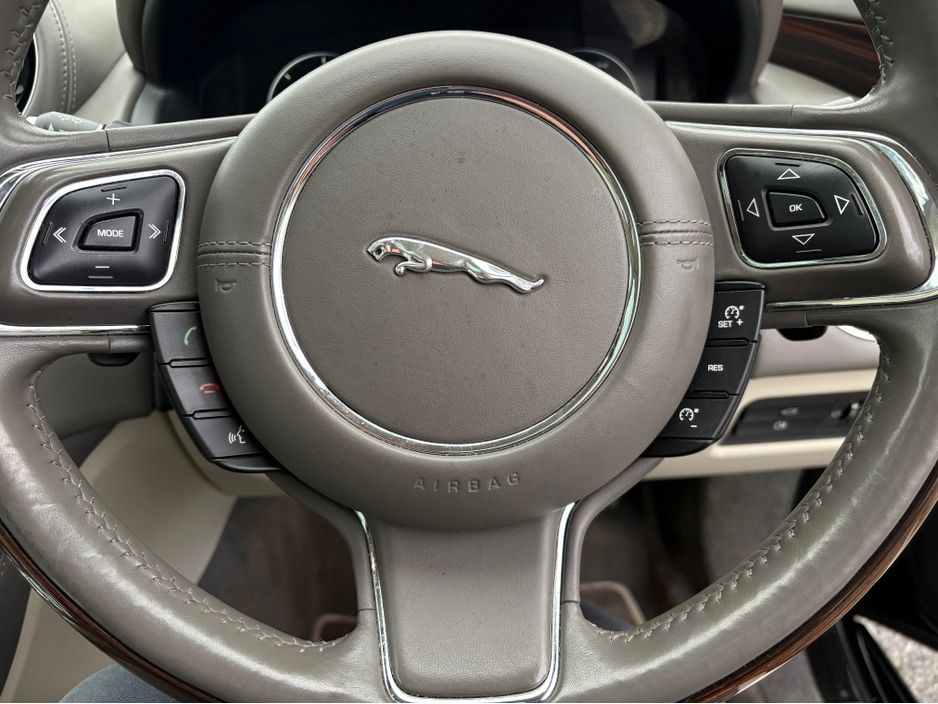 2017 Jaguar XJ