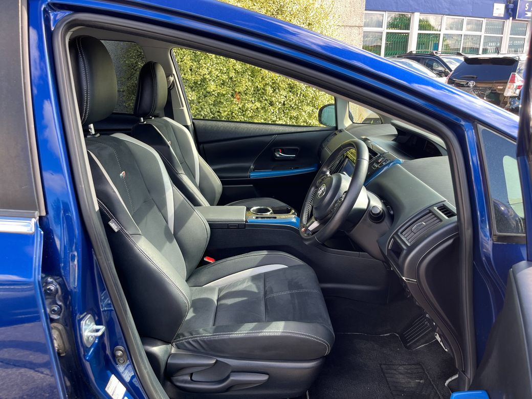 2020 Toyota Prius Alpha