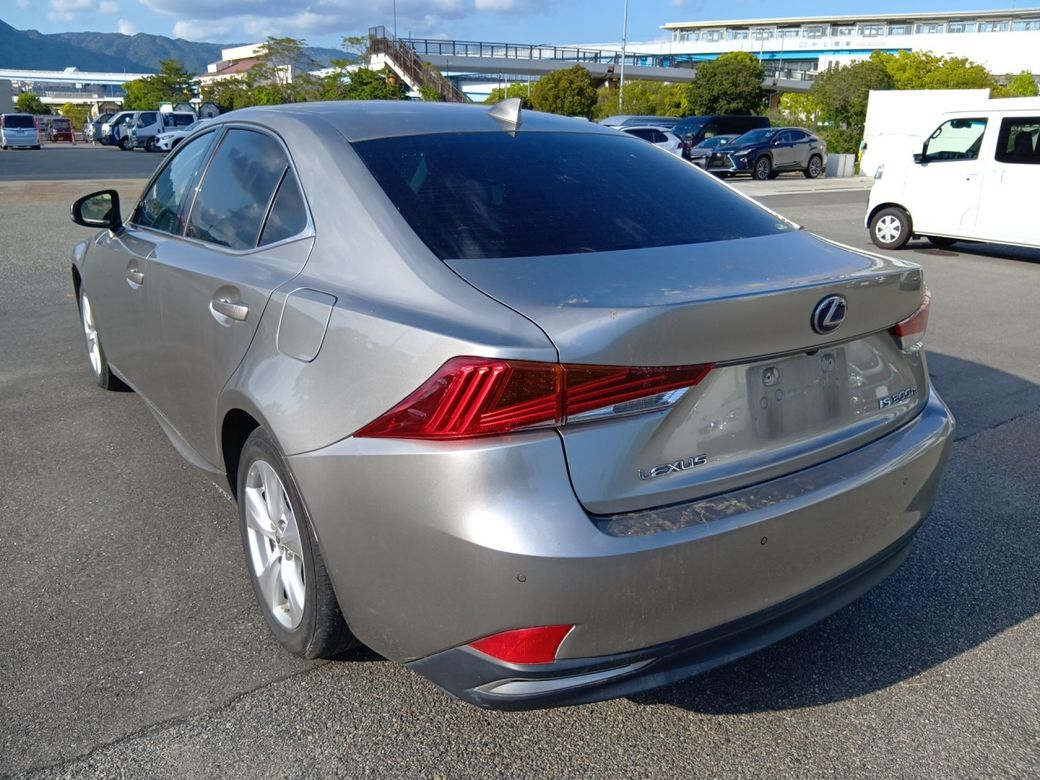 2019 Lexus IS 300h