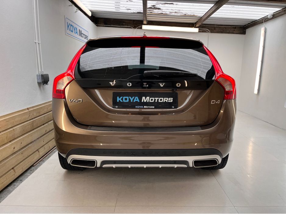 2016 Volvo V60 Cross Country