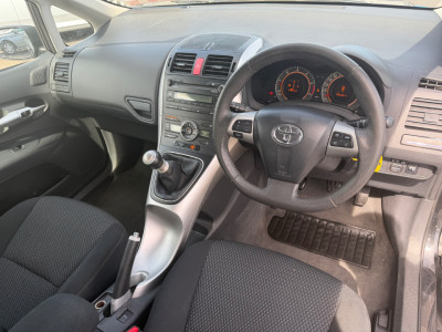 2012 Toyota Auris