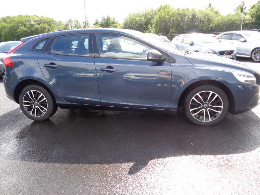 2017 Volvo V40