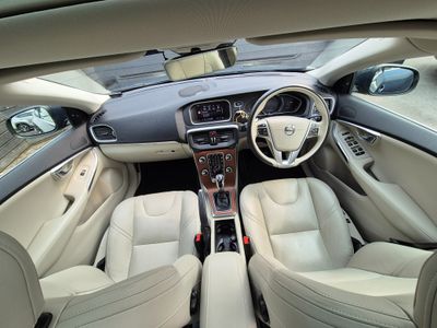 2020 Volvo V40