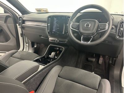 2025 Volvo XC40