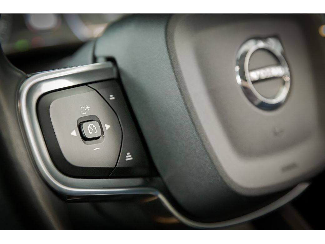 2022 Volvo XC40