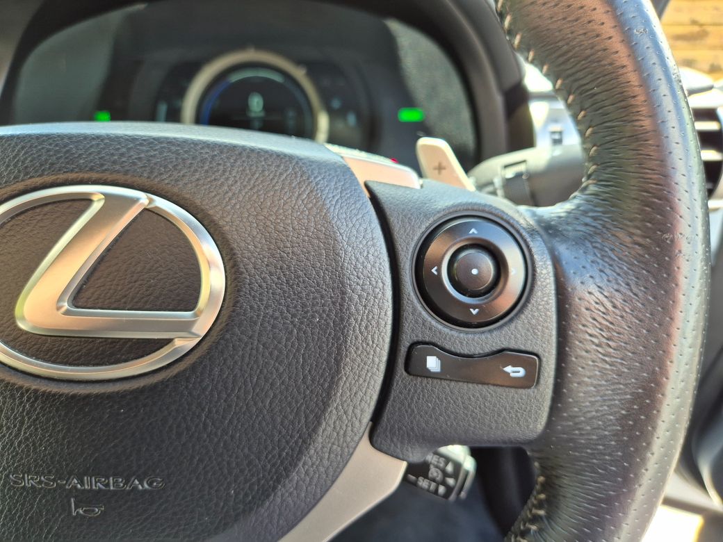2015 Lexus IS 300h