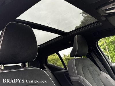 2025 Volvo EX40