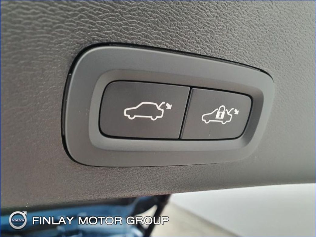 2025 Volvo Ex40