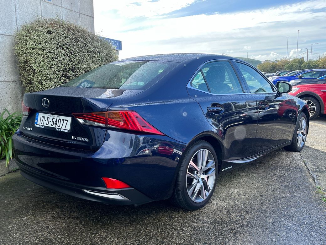 2017 Lexus IS 300h