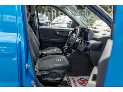 2025 Ford Transit Courier