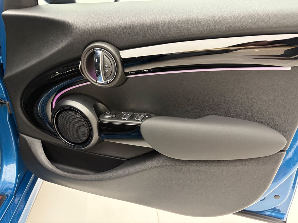 2022 Mini Hatch
