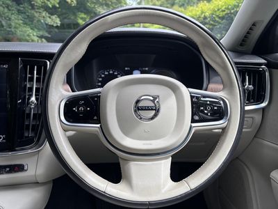 2021 Volvo S90