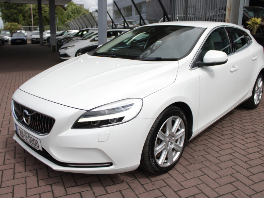 2020 Volvo V40
