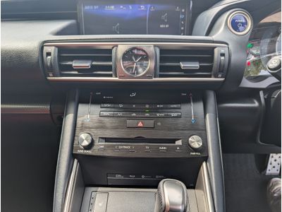2017 Lexus IS 300h