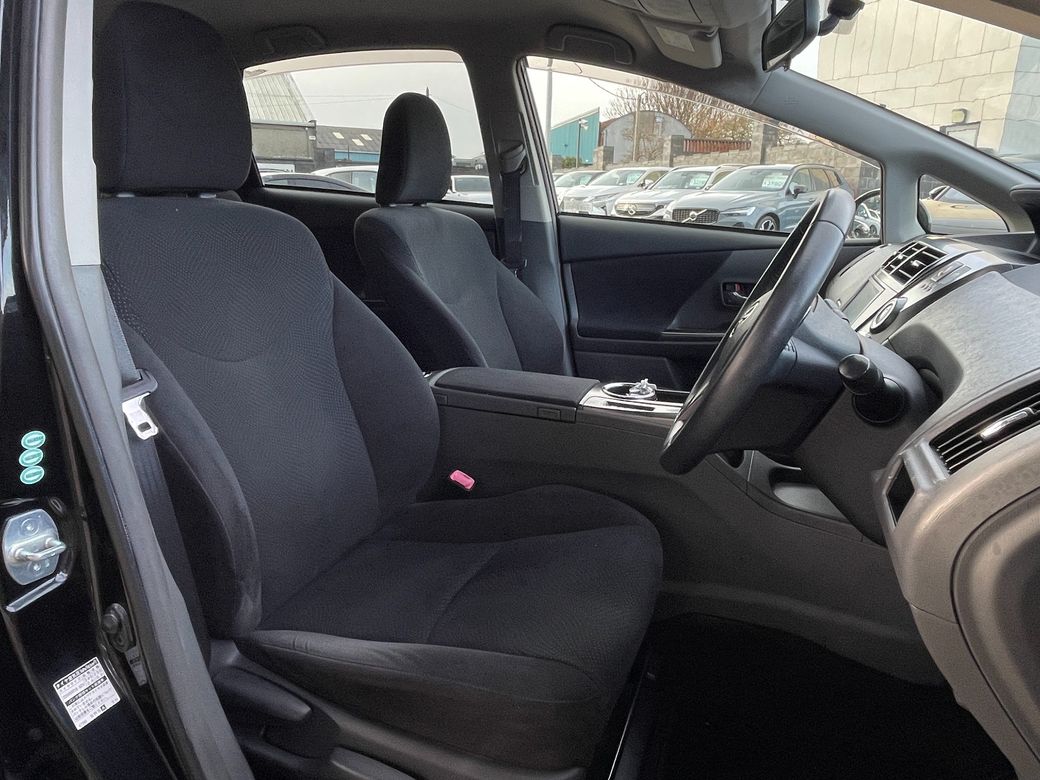 2013 Toyota Prius Alpha