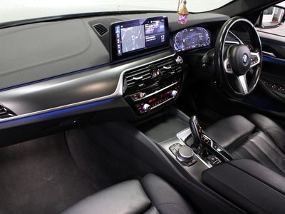 2021 BMW 530