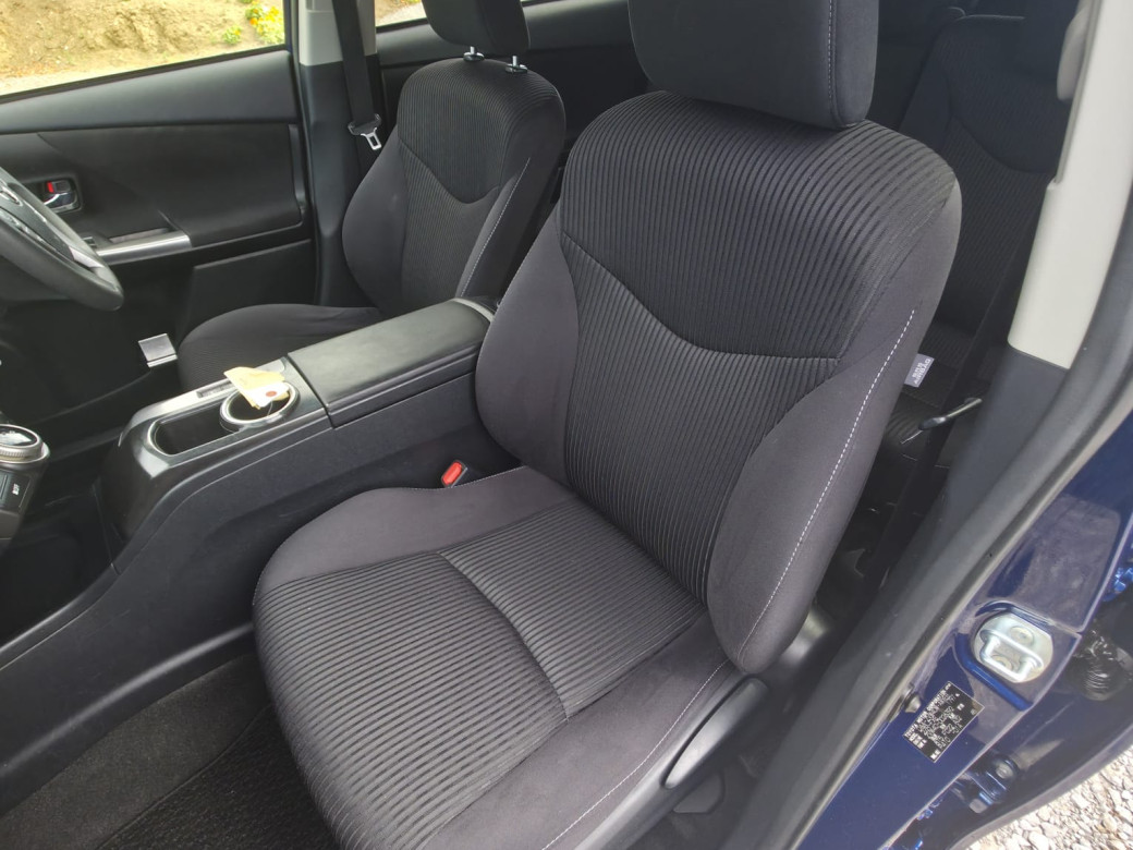 2017 Toyota Prius Alpha
