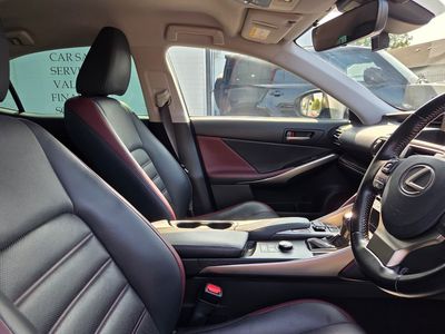 2017 Lexus IS 300h