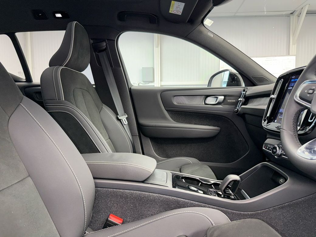 2023 Volvo XC40