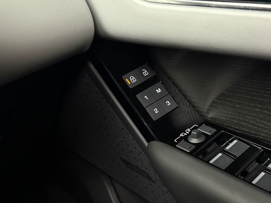 2025 Land Rover Range Rover Velar