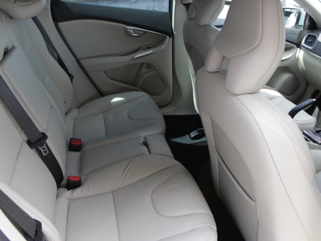 2017 Volvo V40